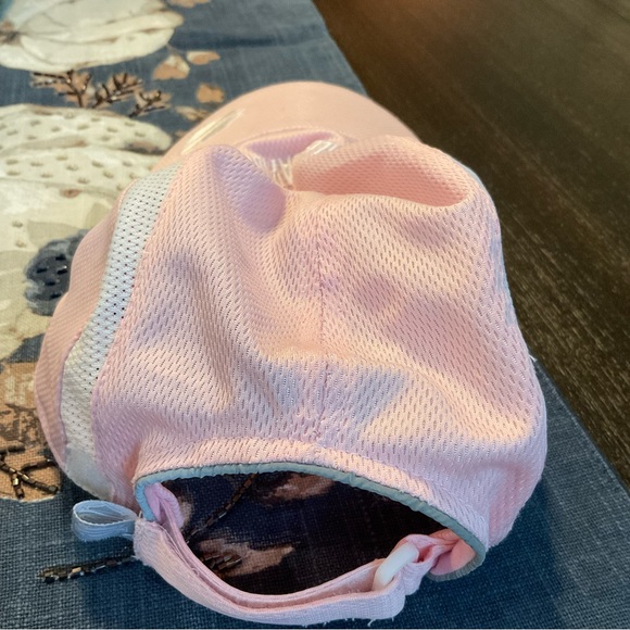 Harley Davidson pale pink & white lightweight soft mesh ballcap - Picture 2 of 7